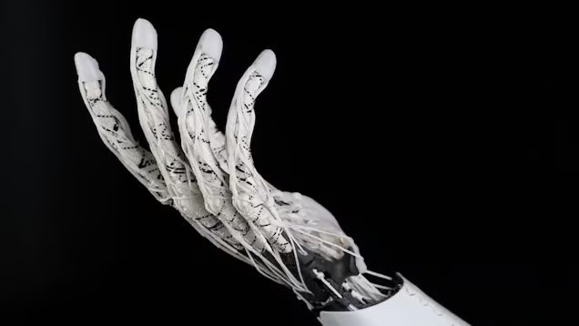 This startup weaves a robot hand like rope
